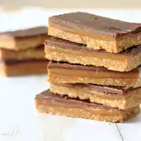 Peanut Caramel biscuit slice